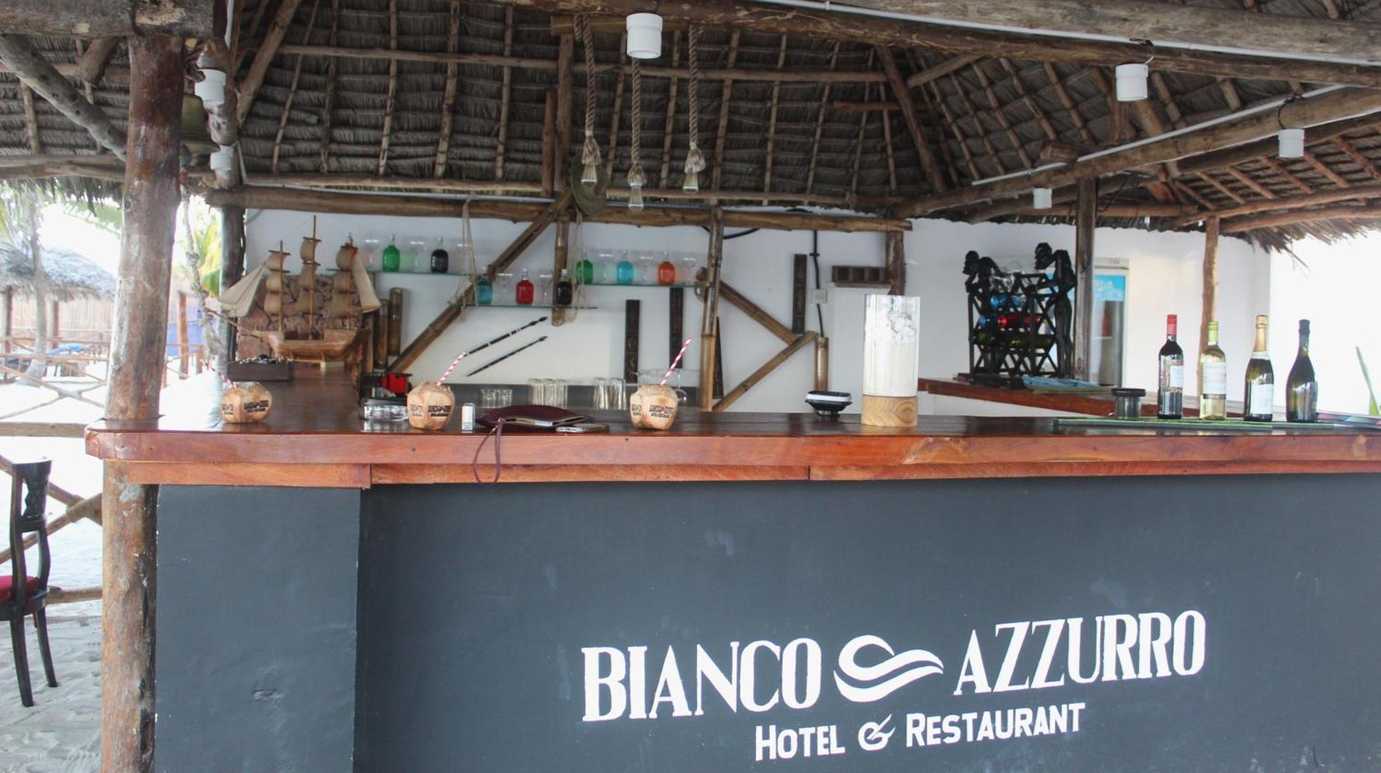 Bianco Azzurro Hotel & Restaurant 普瓦尼梅查恩加尼 外观 照片